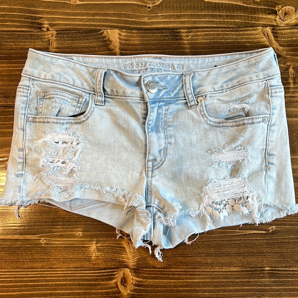 Women’s American Eagle Shortie Distressed Shorts